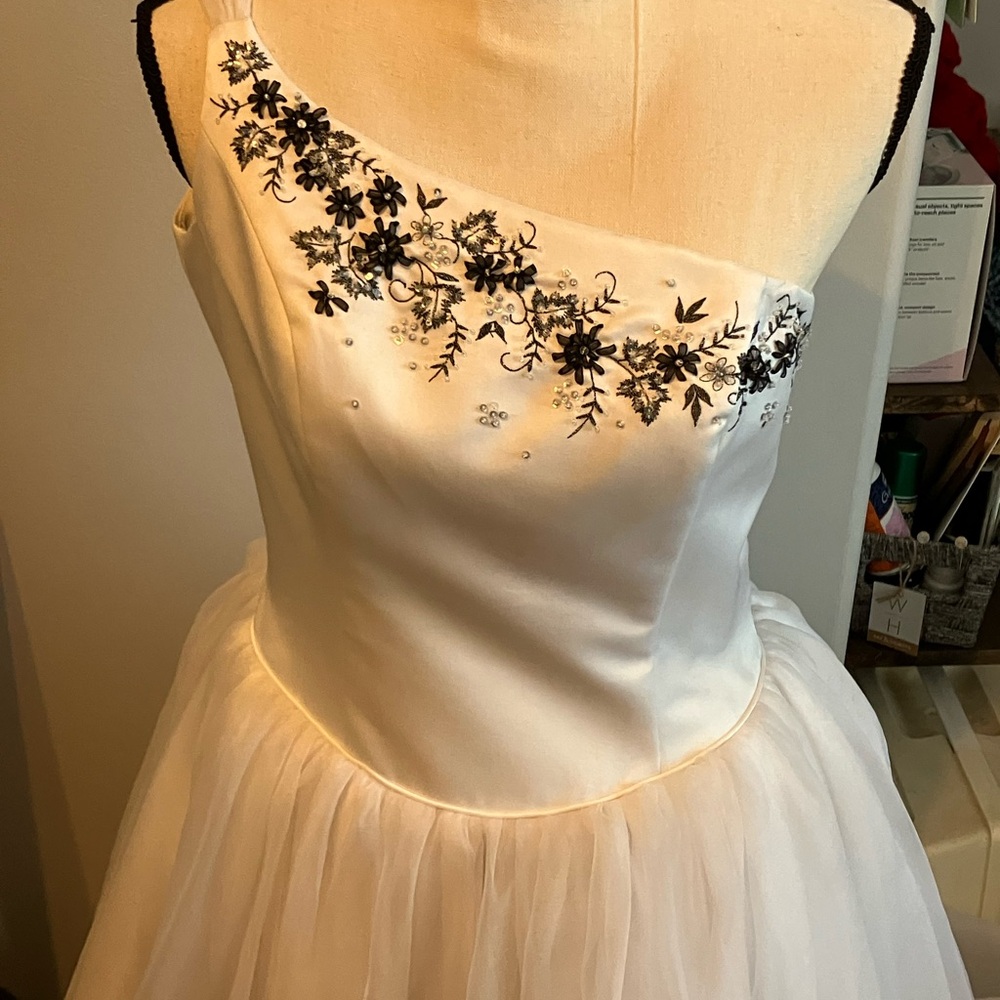Elegant White and Black Floral Prom gown